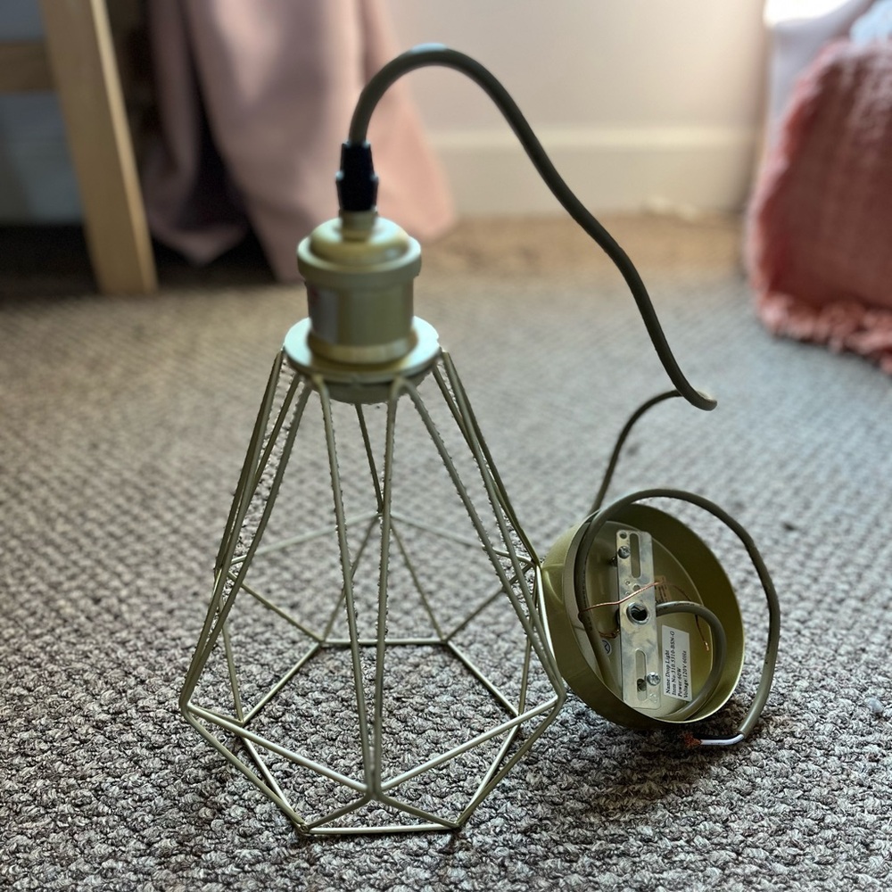 Gold Modern Geometric Wire Pendant Light